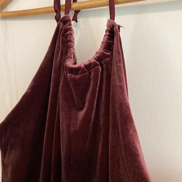 Elegant Brown Halter Dress - Picture 4 of 6